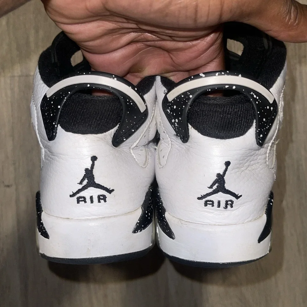 Size 6Y- Air Jordan 6 Retro Reverse Oreo Sneakers 384665-112